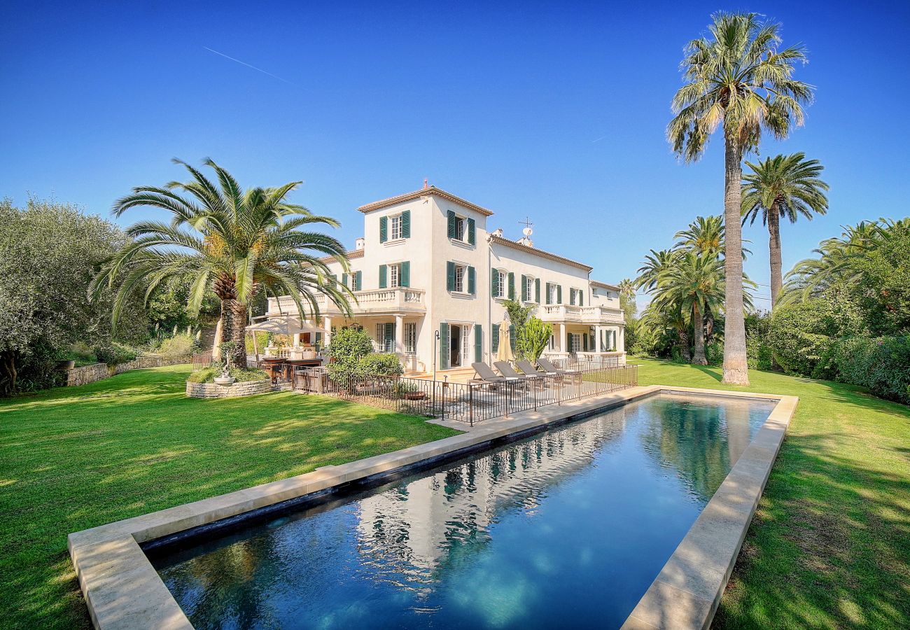 Villa in Antibes - LE BEAUVERT