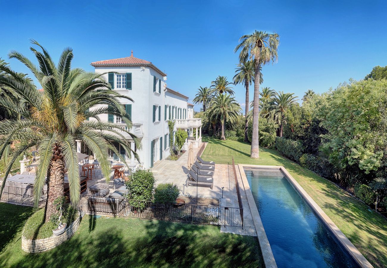 Villa in Antibes - LE BEAUVERT