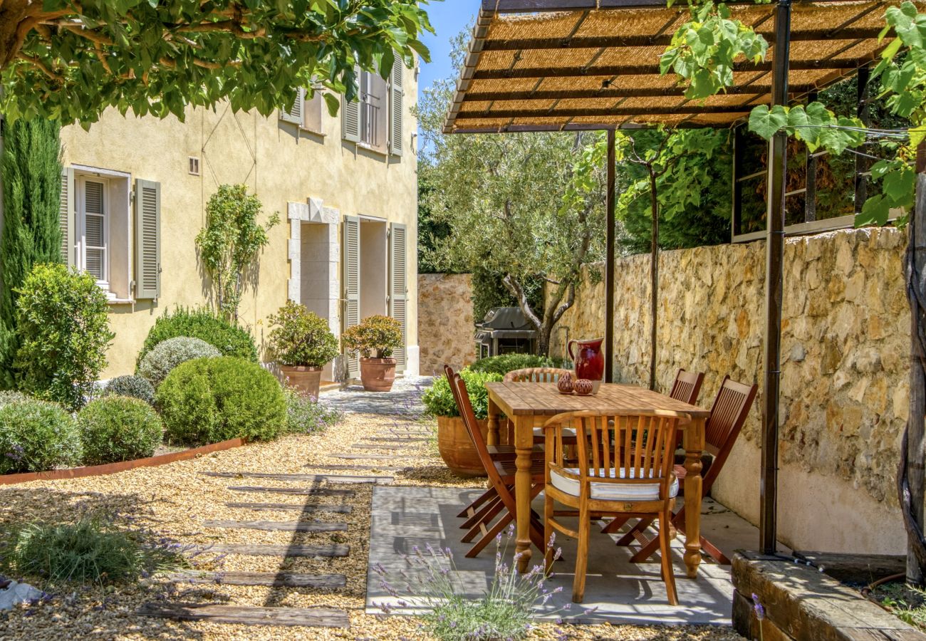 Villa in Antibes - 